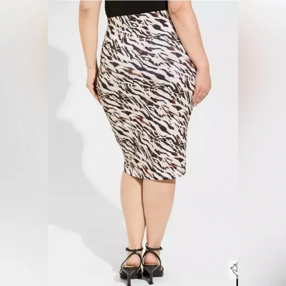 Torrid Studio Knit Side Knot Skirt NWT - Picture 2 of 6
